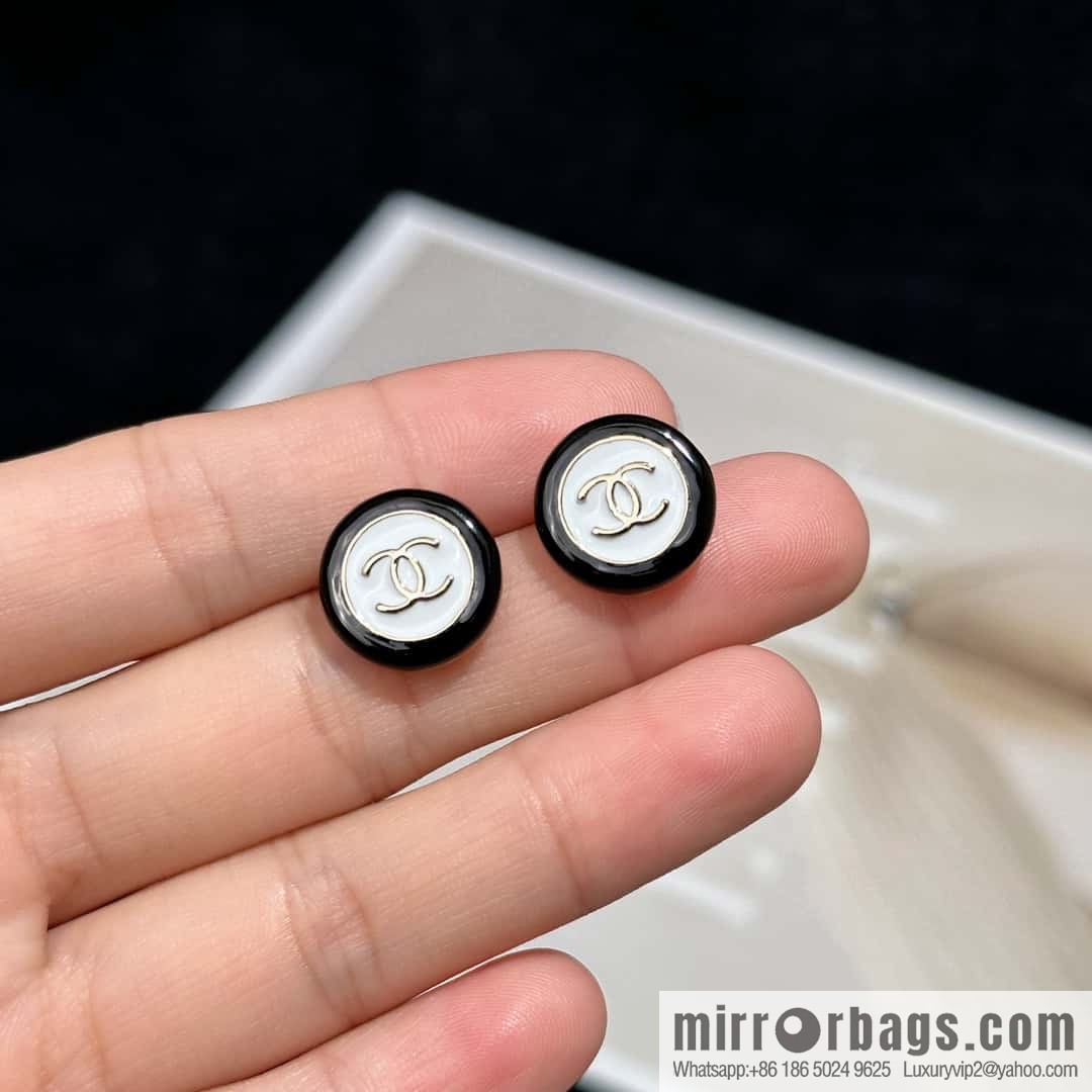 ❗️New ❗️ ☀️ new ☑️ chanel c1 double c black and white round button stud earrings ☀️