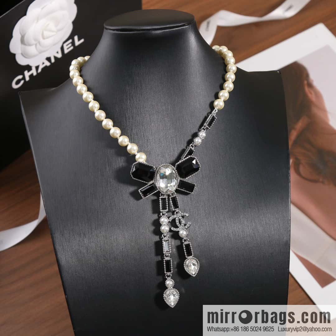 ☀️New ☑️ Chanel pearl bow necklace