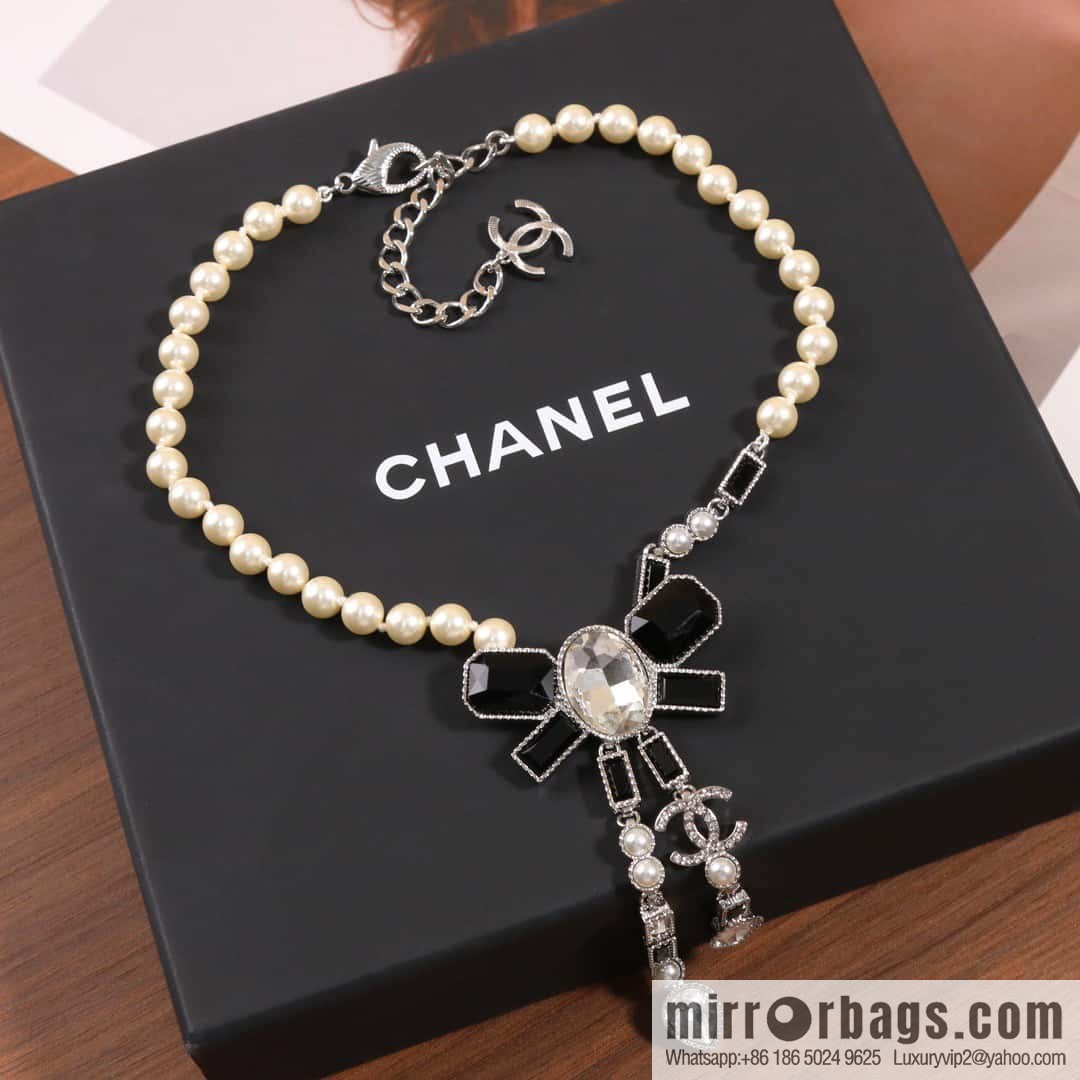 ☀️New ☑️ Chanel pearl bow necklace