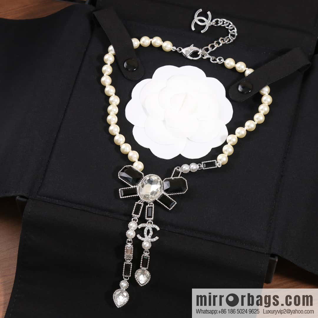☀️New ☑️ Chanel pearl bow necklace