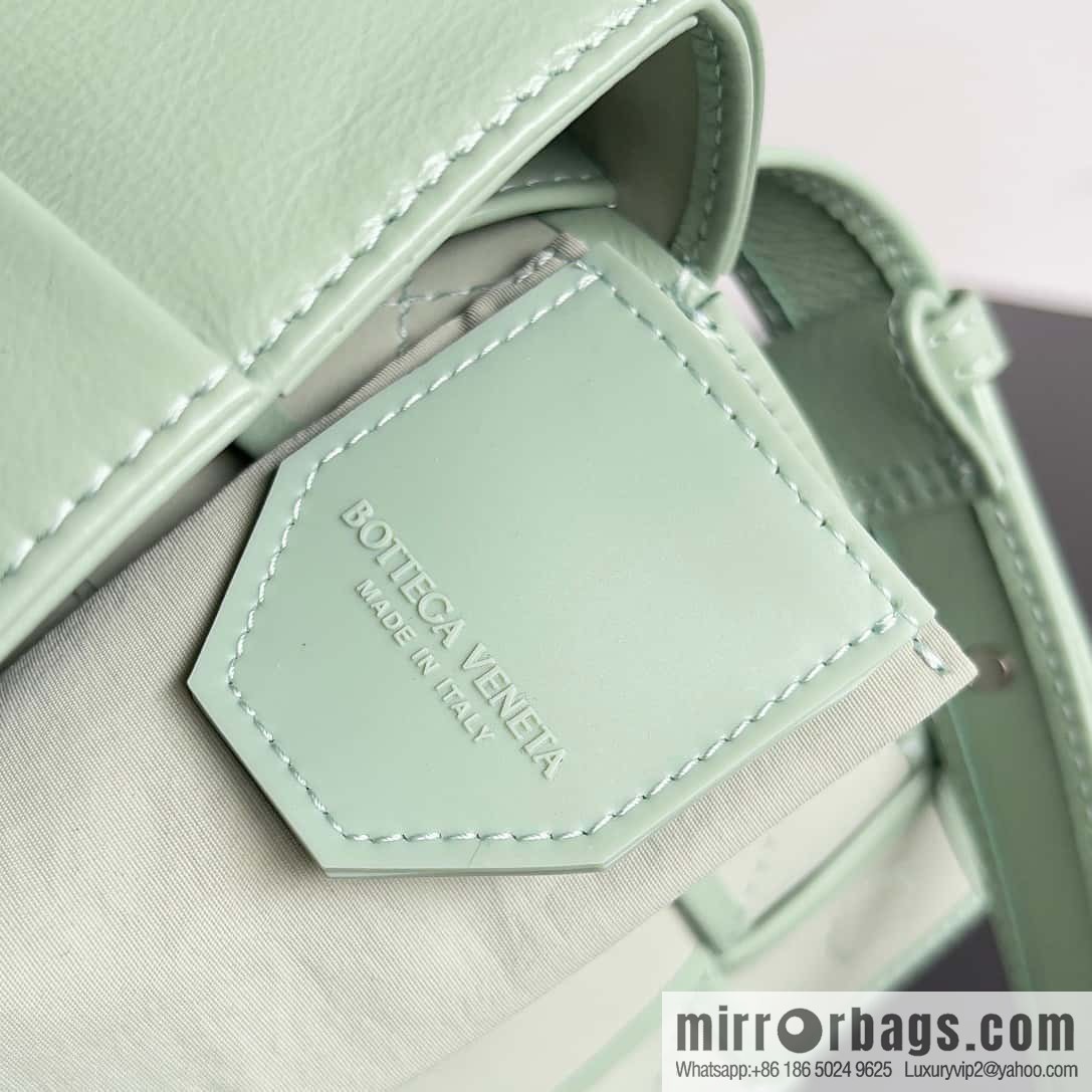 Bottega Veneta CASSETTE Oil Wax Skin Fanny Packs 651053 Sage Green
