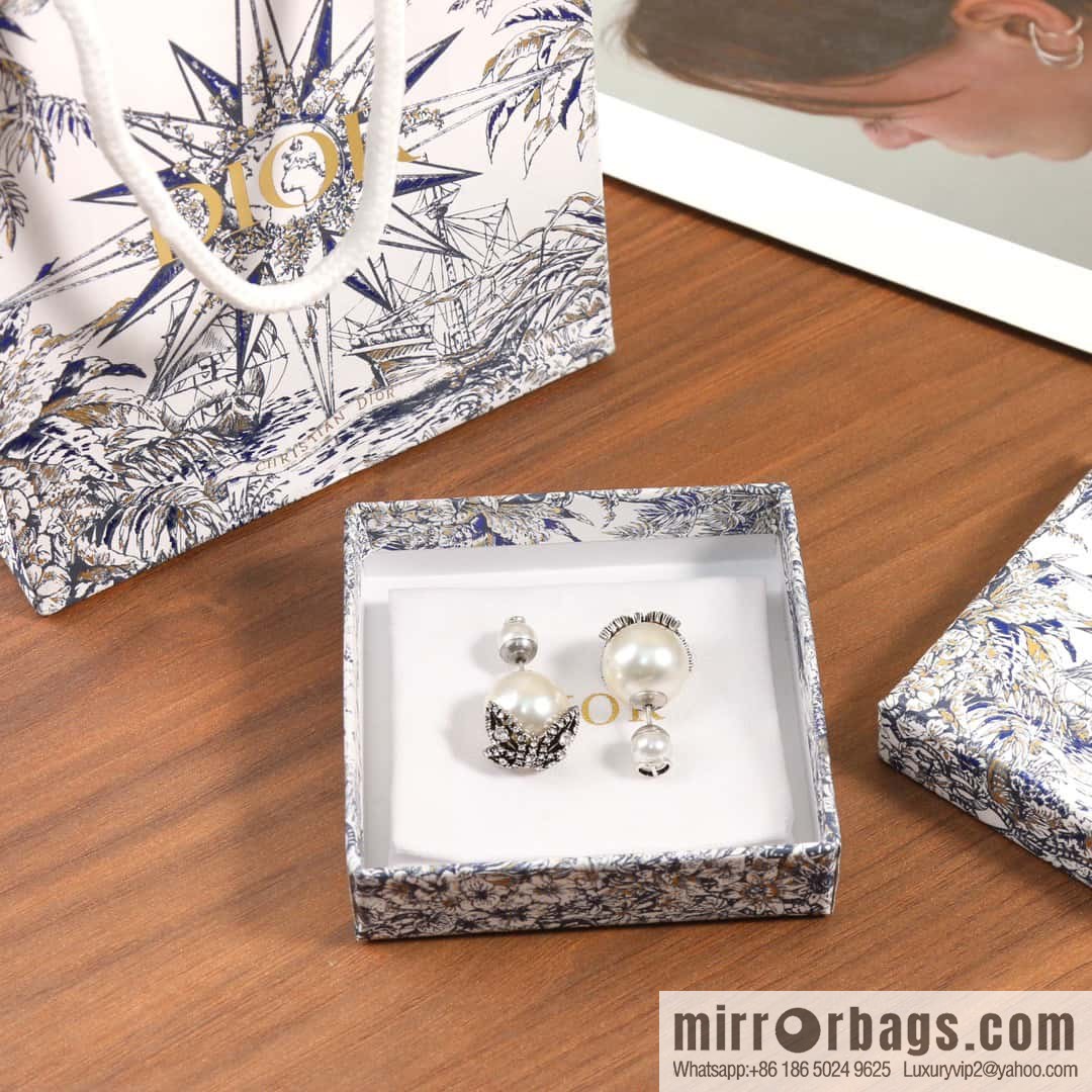 New ☑️ Dior full diamond butterfly size pearl stud earrings