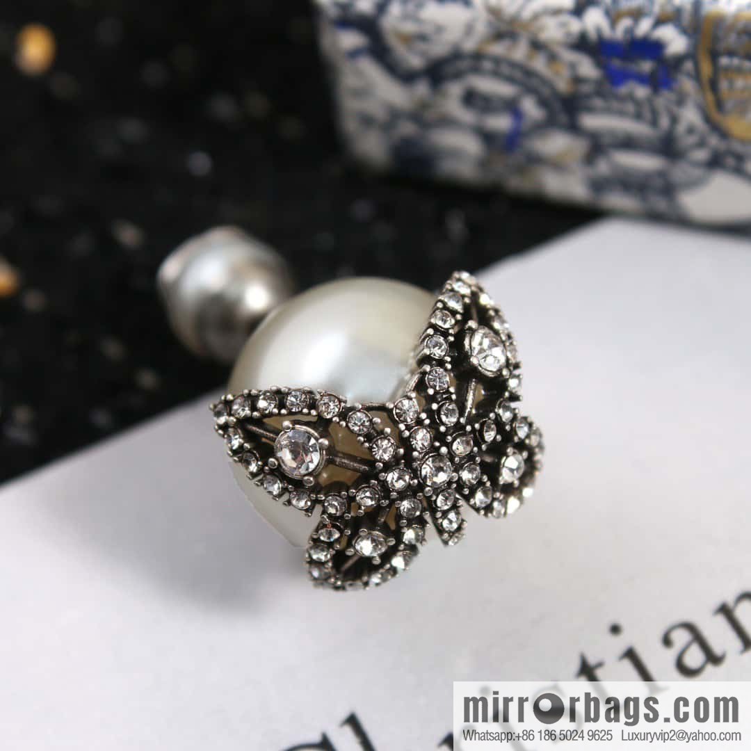 New ☑️ Dior full diamond butterfly size pearl stud earrings
