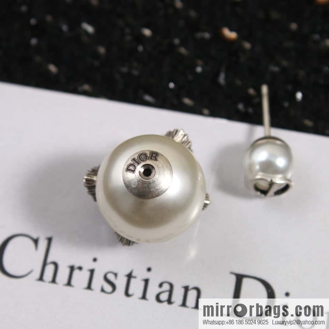 New ☑️ Dior full diamond butterfly size pearl stud earrings
