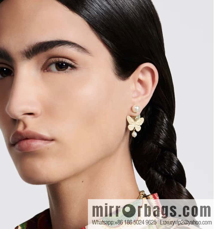 New ☑️ Dior golden butterfly size pearl stud earrings