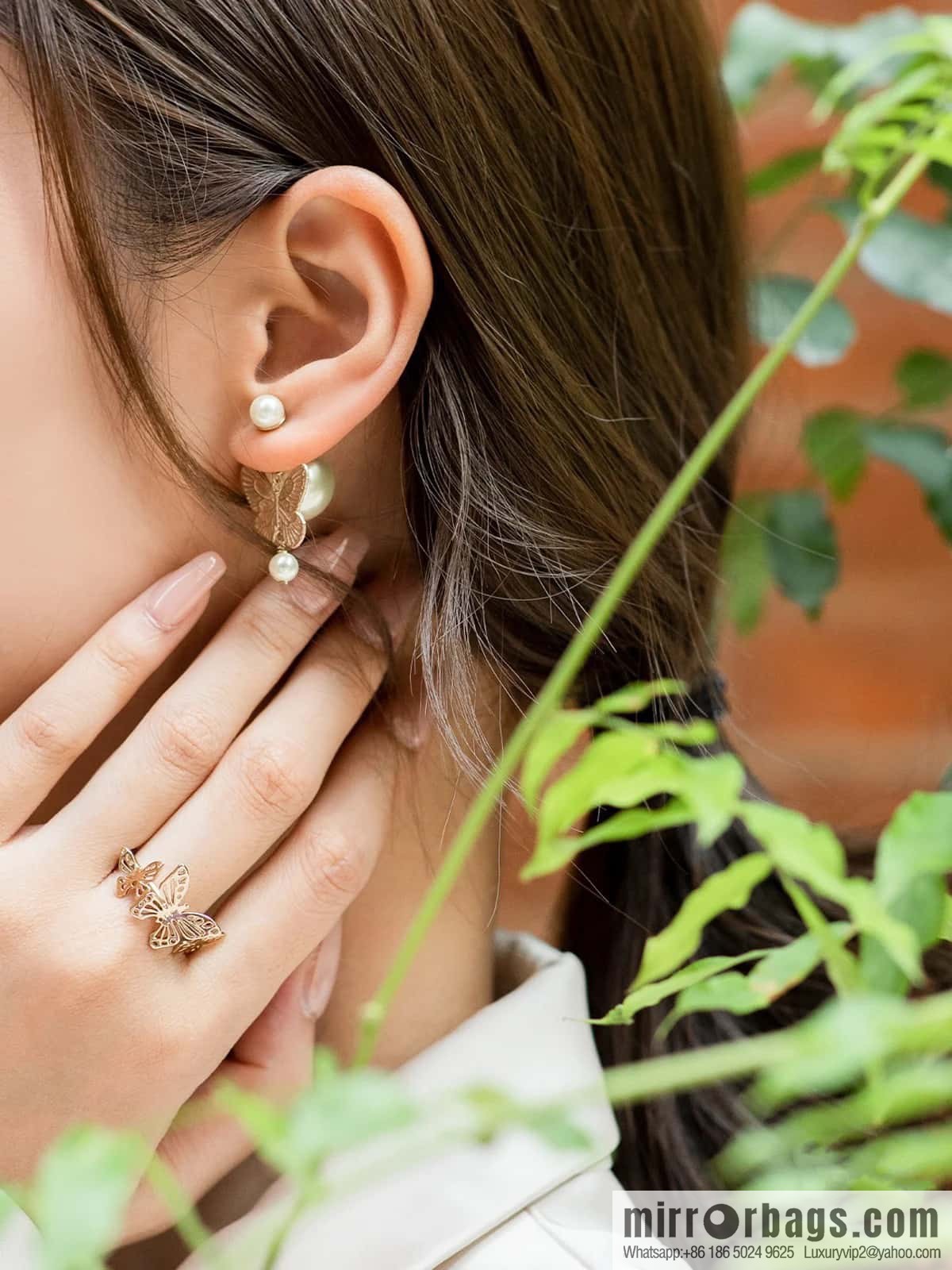 New ☑️ Dior golden butterfly size pearl stud earrings