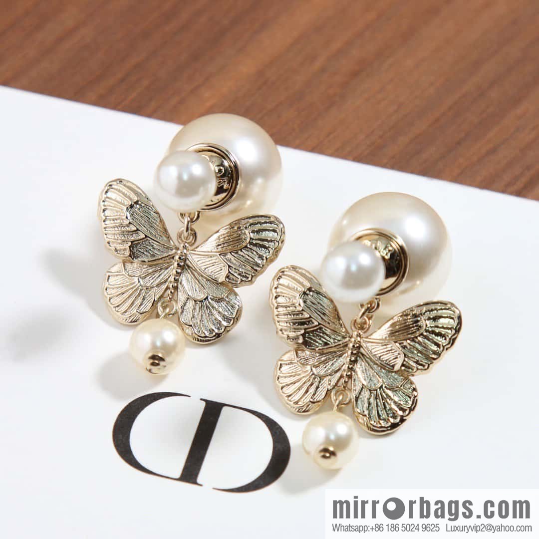 New ☑️ Dior golden butterfly size pearl stud earrings