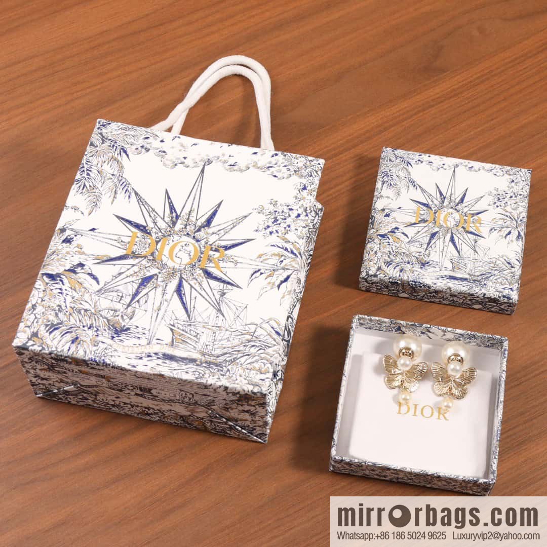 New ☑️ Dior golden butterfly size pearl stud earrings