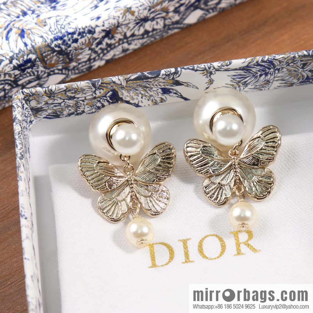 New ☑️ Dior golden butterfly size pearl stud earrings