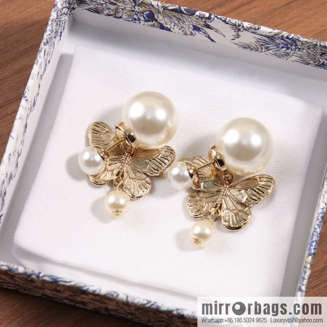 New ☑️ Dior golden butterfly size pearl stud earrings