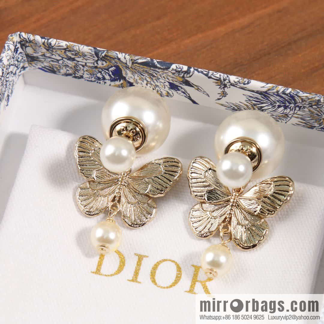 New ☑️ Dior golden butterfly size pearl stud earrings