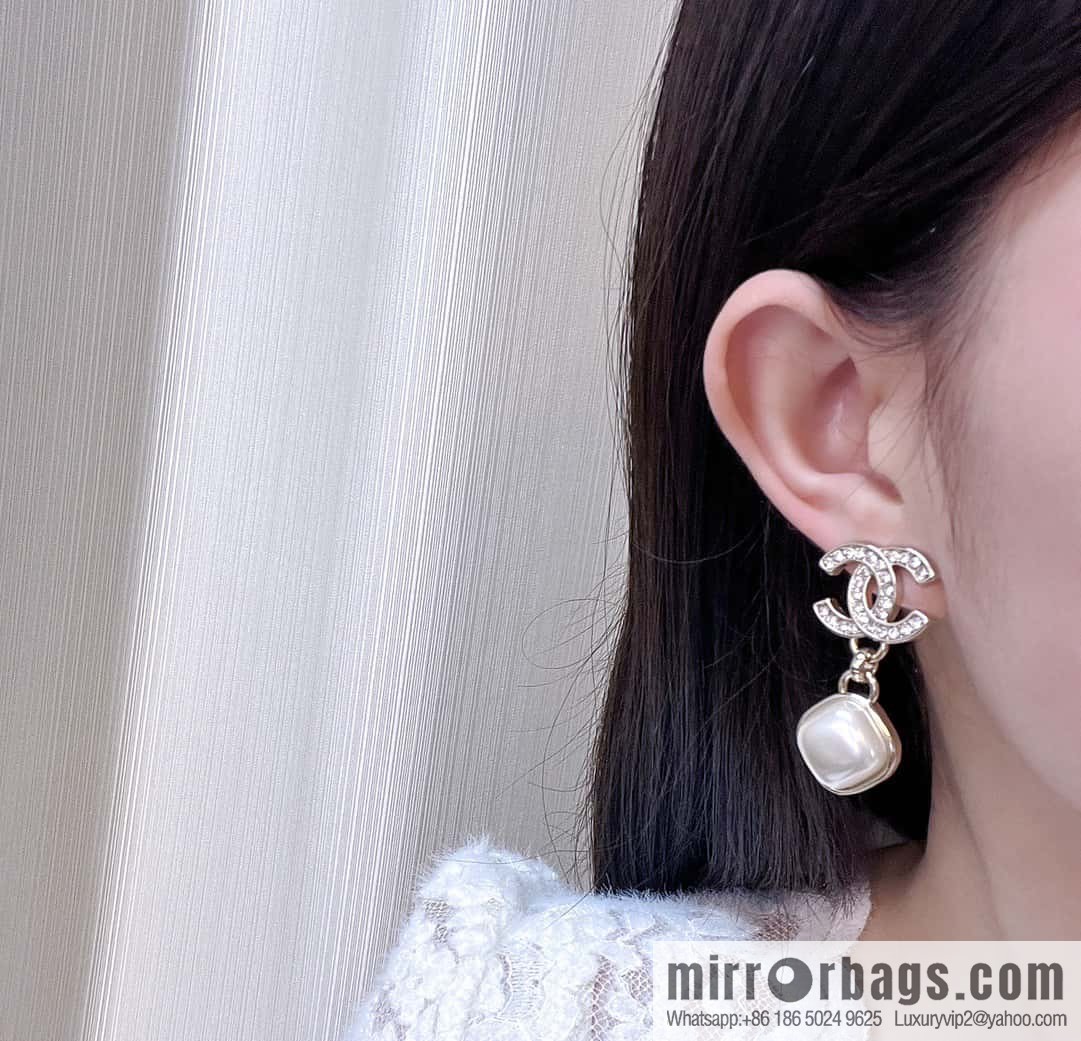 ❗️New ❗️☀️ New ☑️ Chanel c2 full diamond double c diamond pearl stud earrings ☀️