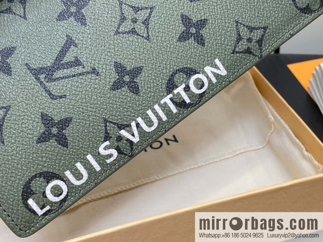 [Boutique‑grade] M82790 green, silk screen suit wallet series Brazza wallet