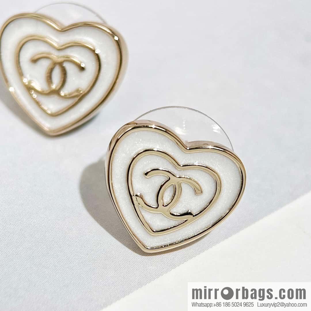 ❗️New ❗️☀️ New ☑️ Chanel c1 double love peach heart double c bead stud earrings ☀️