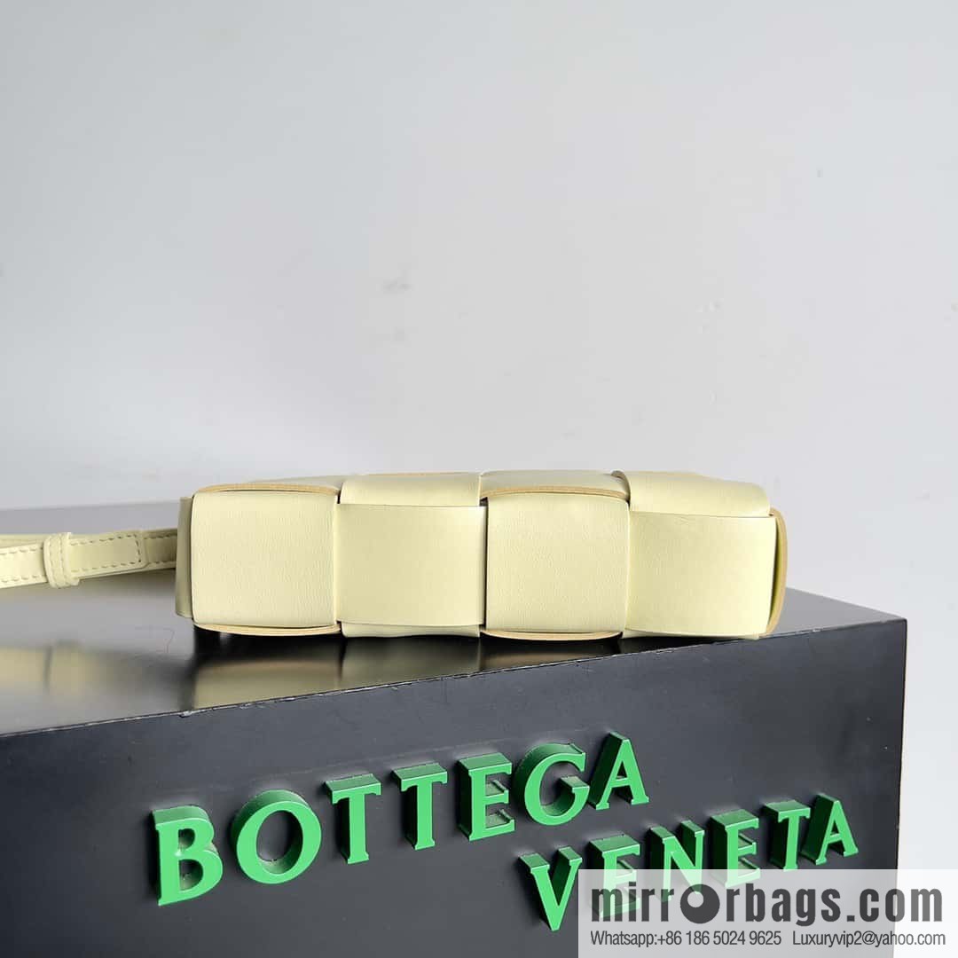 Bv early autumn new Cassette mobile phone bag, messenger bag, model; 755031 ice cream color