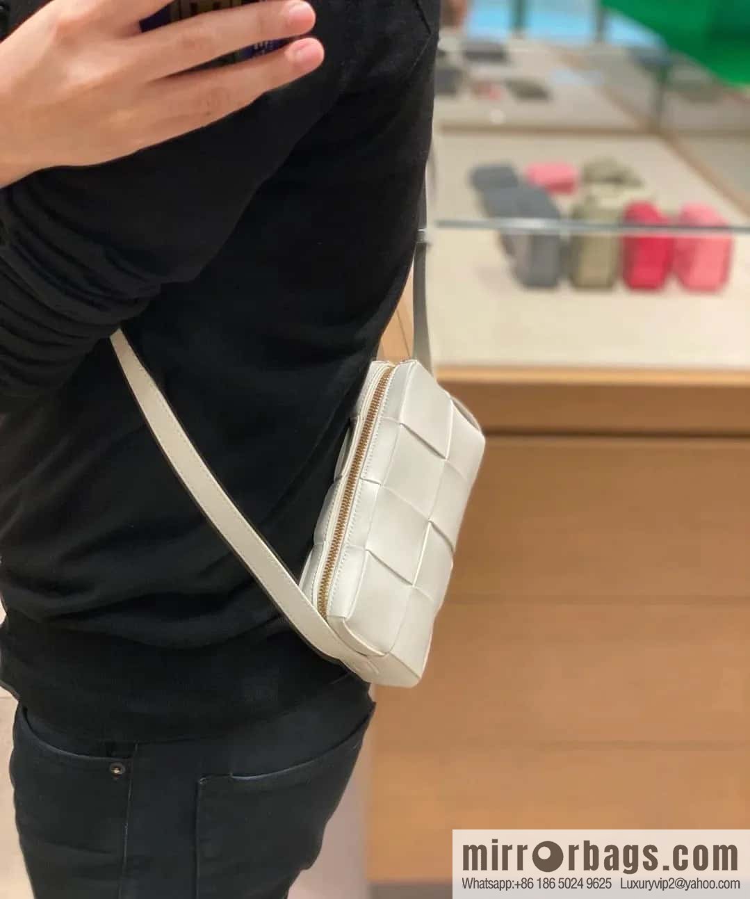 Bv early autumn new Cassette mobile phone bag, messenger bag, model; 755031 black