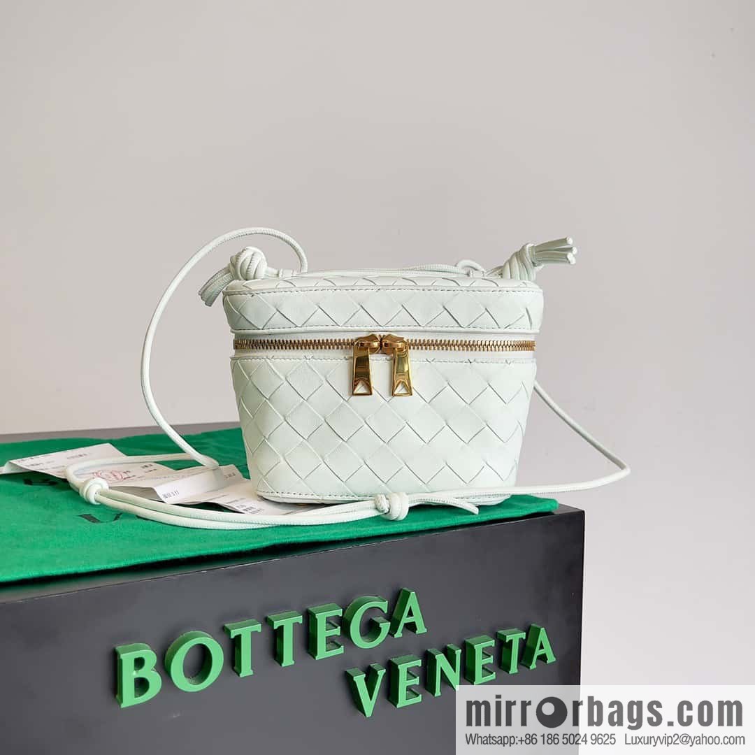 2023 new BV small box Bottega Veneta woven mini pouch model; 743551 small box bag, ice blue.