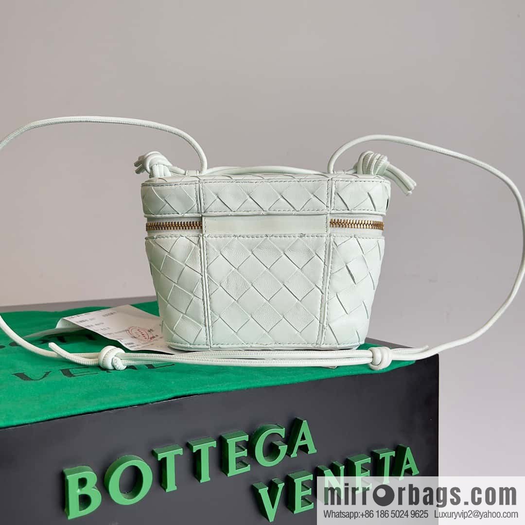 2023 new BV small box Bottega Veneta woven mini pouch model; 743551 small box bag, ice blue.