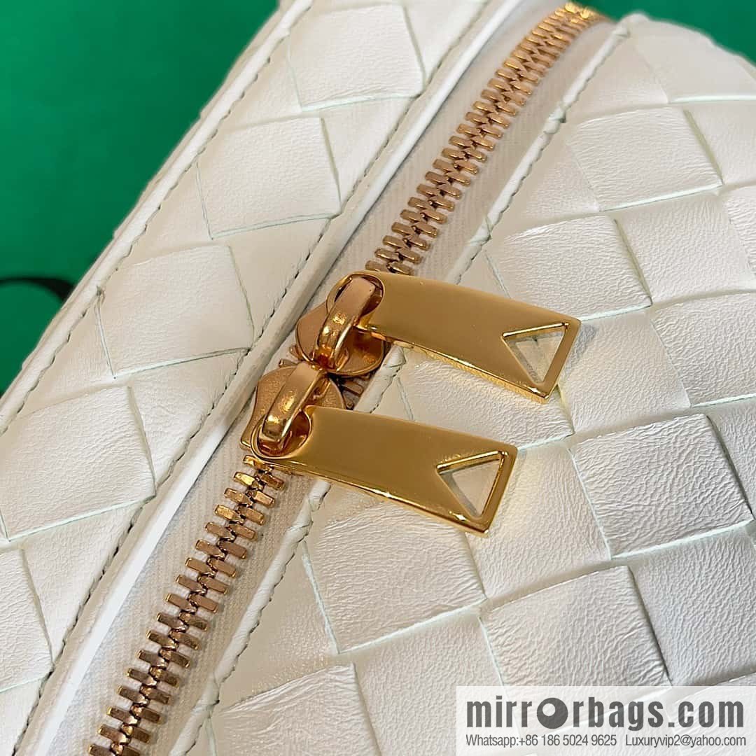2023 new BV small box Bottega Veneta woven mini pouch model; 743551 small box bag, ice blue.
