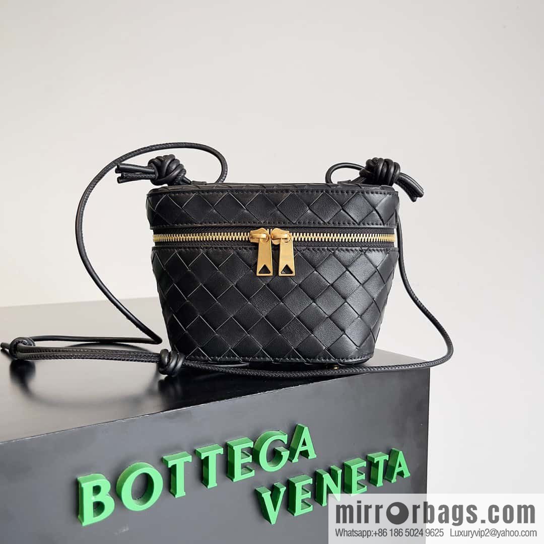 2023 new BV small box Bottega Veneta woven mini pouch model; 743551 small box bag black