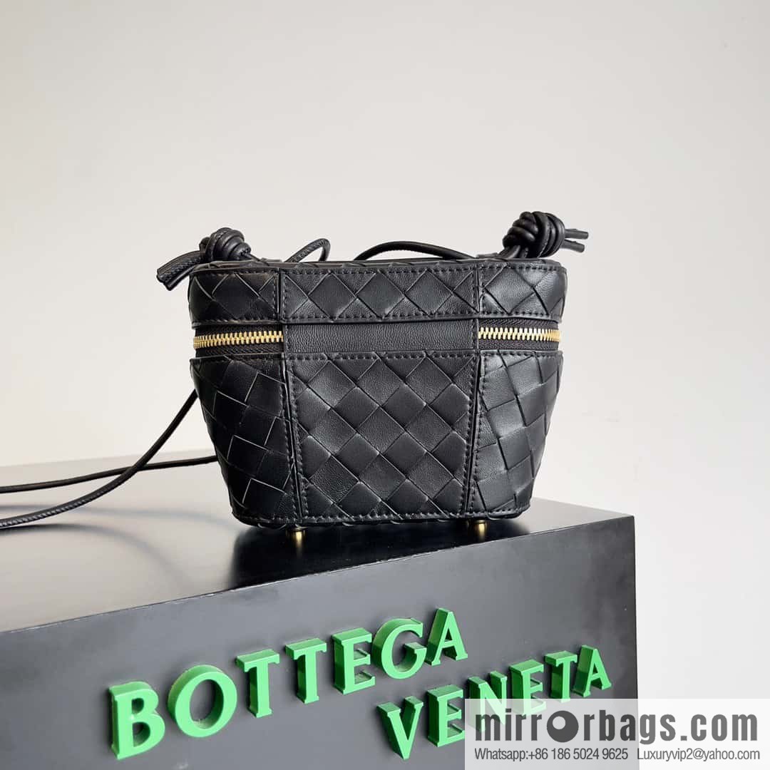 2023 new BV small box Bottega Veneta woven mini pouch model; 743551 small box bag black