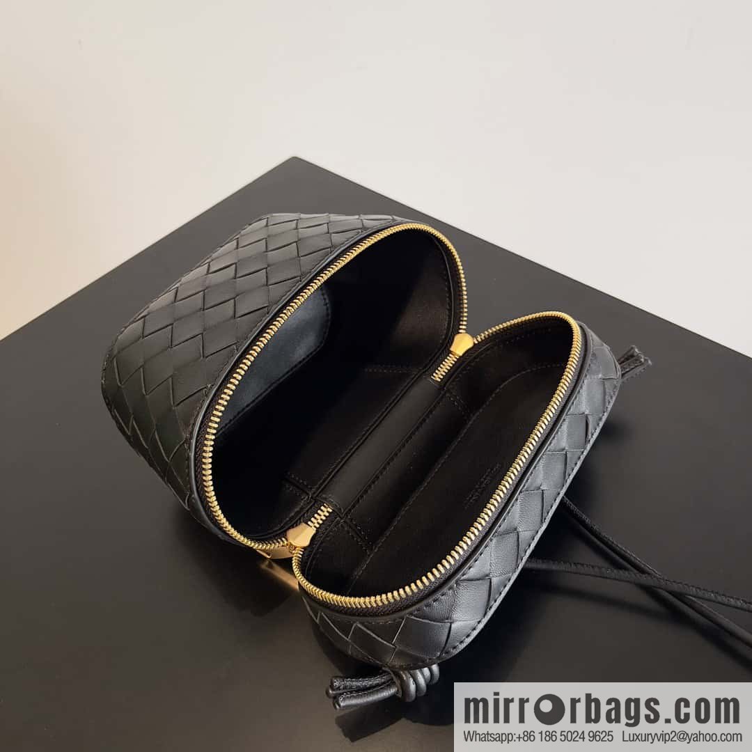 2023 new BV small box Bottega Veneta woven mini pouch model; 743551 small box bag black