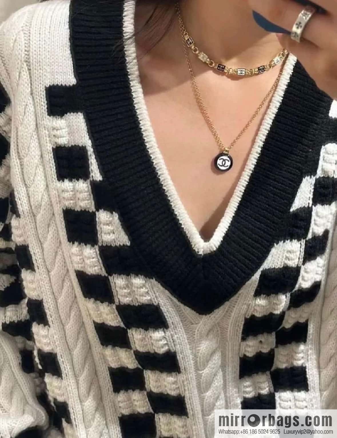 ❗️New ❗️☀️ New ☑️ Chanel Double C Black and White Enamel Square Necklace ☀️