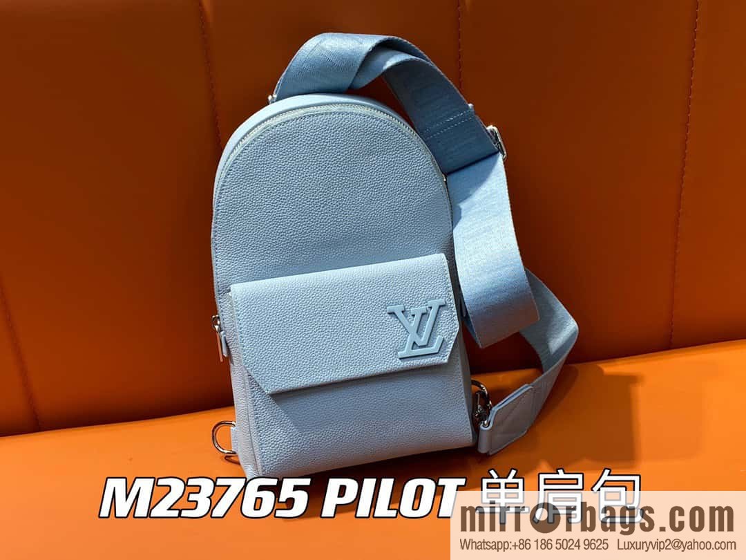 [Boutique‑grade] M23765 blue, full leather breast bag shoulder bag series, autumn and winter new PILOT shoulder bag