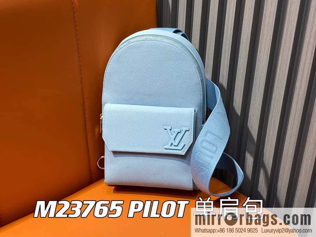 [Boutique‑grade] M23765 blue, full leather breast bag shoulder bag series, autumn and winter new PILOT shoulder bag