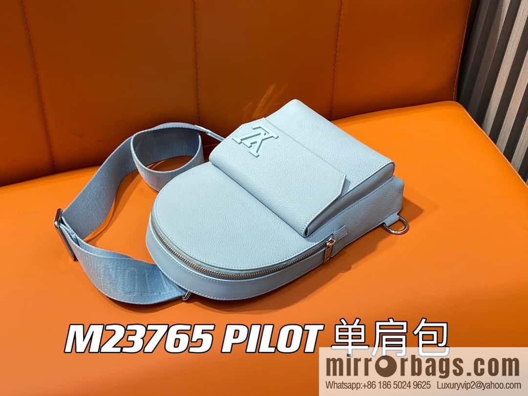 [Boutique‑grade] M23765 blue, full leather breast bag shoulder bag series, autumn and winter new PILOT shoulder bag