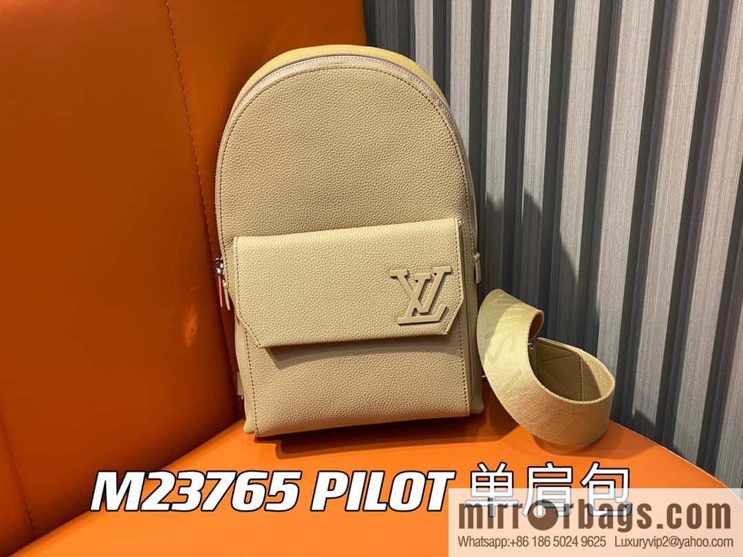 [Boutique‑grade] M23765 blue, full leather breast bag shoulder bag series, autumn and winter new PILOT shoulder bag