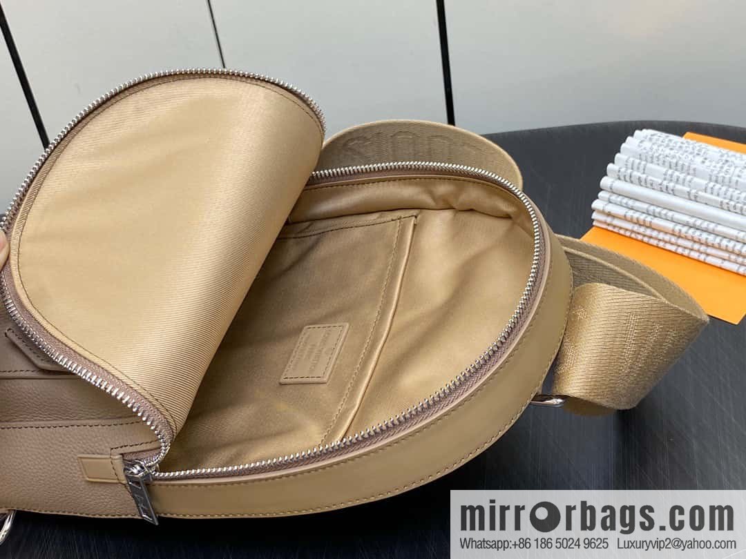 [Boutique‑grade] M23765 blue, full leather breast bag shoulder bag series, autumn and winter new PILOT shoulder bag