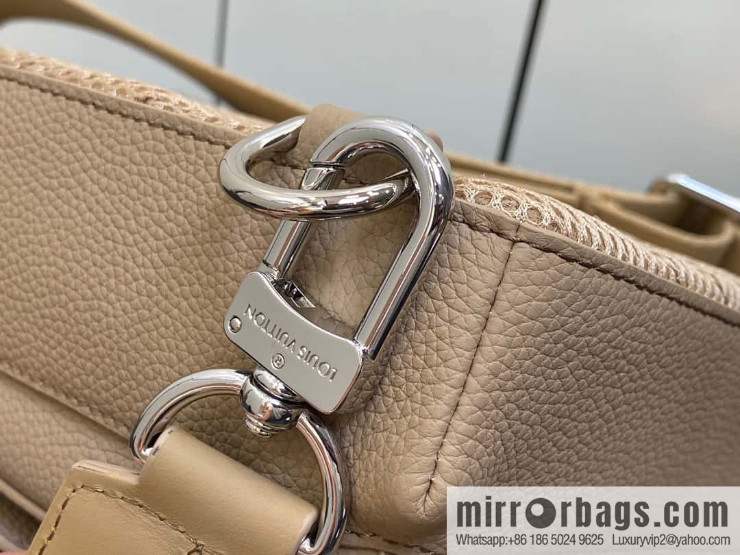 [Boutique‑grade] M23765 blue, full leather breast bag shoulder bag series, autumn and winter new PILOT shoulder bag