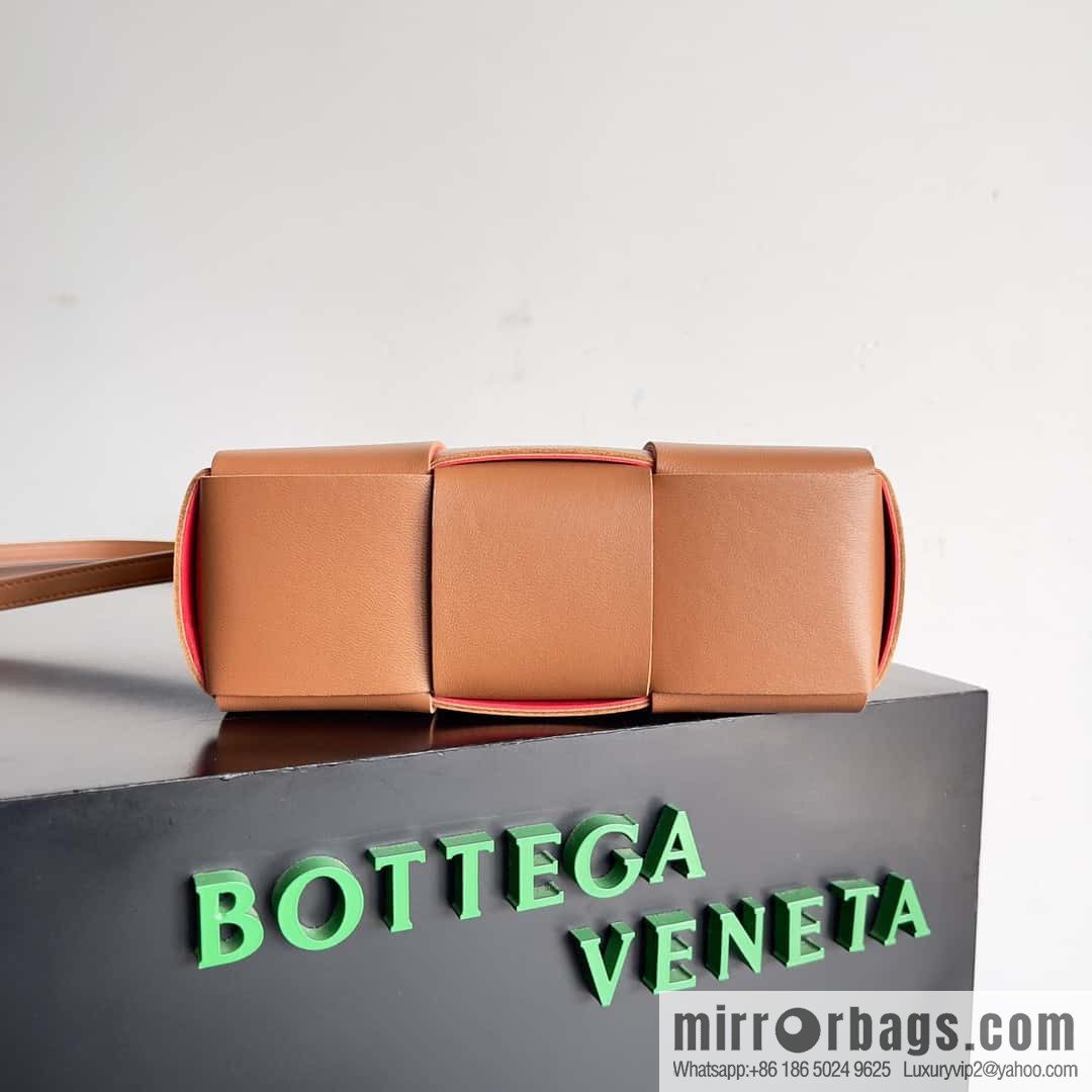 BV super mini tote bag 20cm light brown and red, model number: 729029.