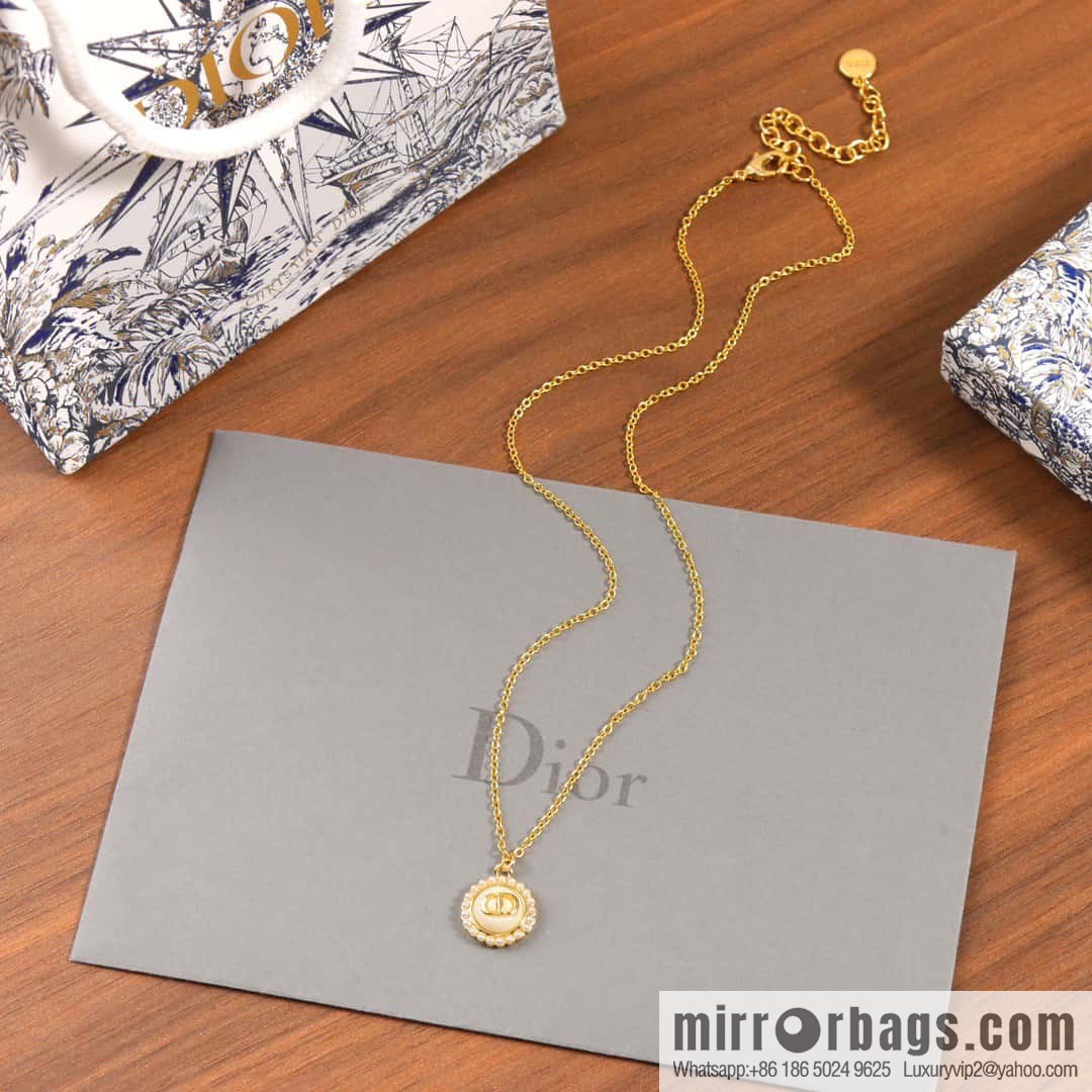 New ☑️ DIOR white CD necklace