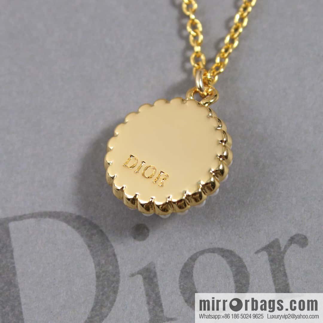 New ☑️ DIOR white CD necklace