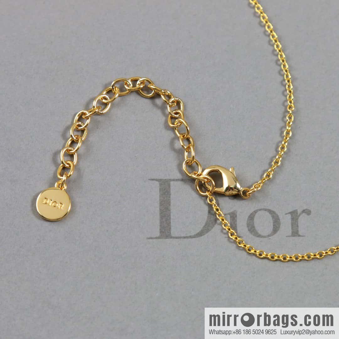 New ☑️ DIOR white CD necklace