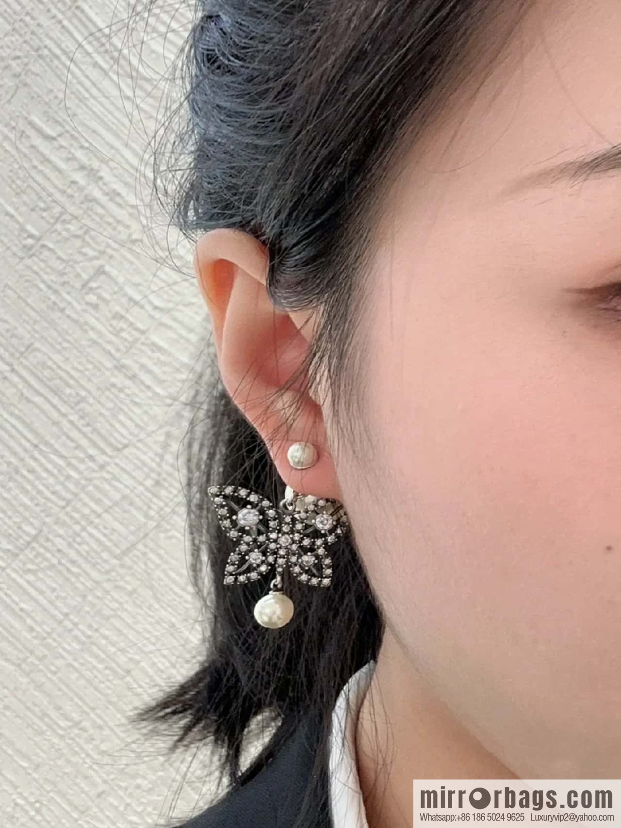 New ☑️ DIOR size pearl bow stud earrings
