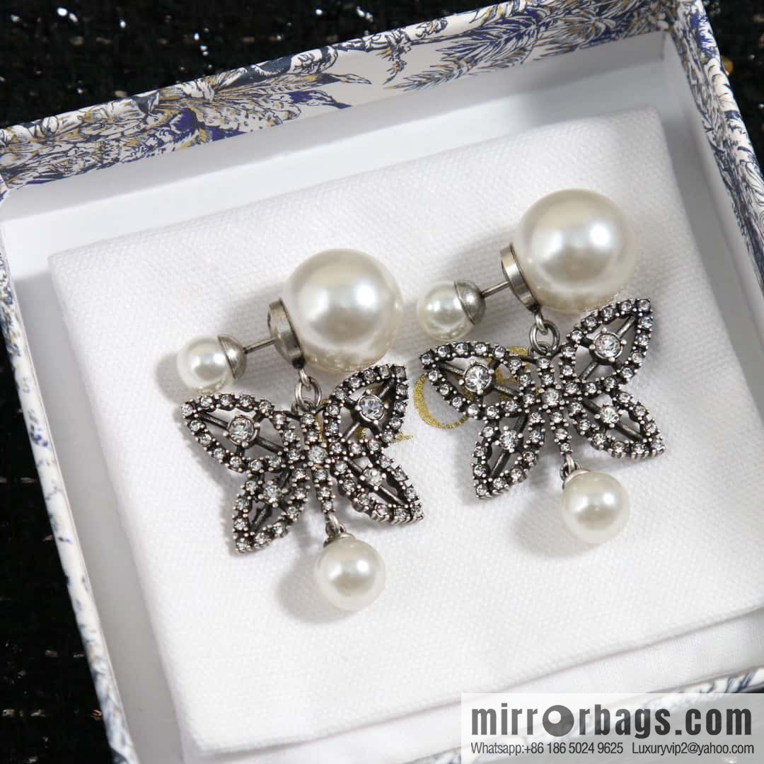 New ☑️ DIOR size pearl bow stud earrings