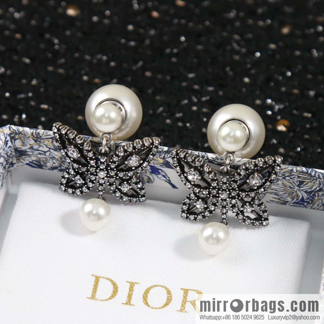 New ☑️ DIOR size pearl bow stud earrings