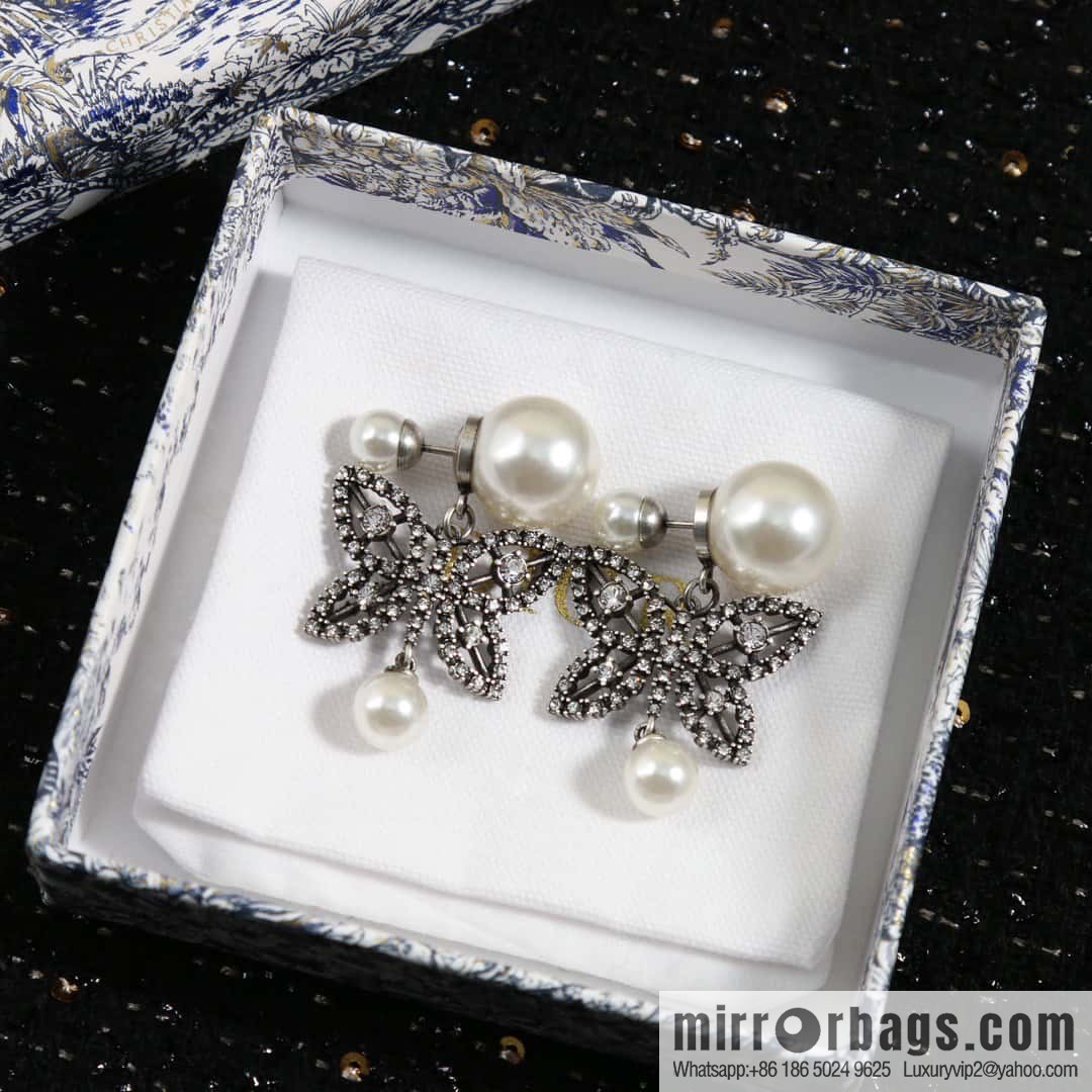 New ☑️ DIOR size pearl bow stud earrings