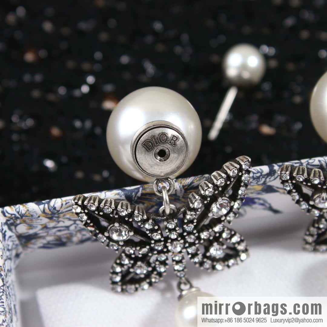 New ☑️ DIOR size pearl bow stud earrings