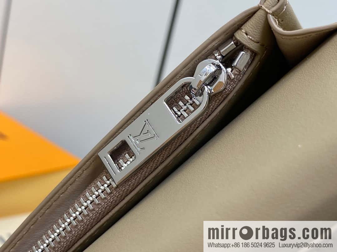 [Boutique‑grade] M81812 apricot, full leather suit wallet series Brazza Aer wallet m81810 69980 apricot, new LV Aerogram Brazza wallet
