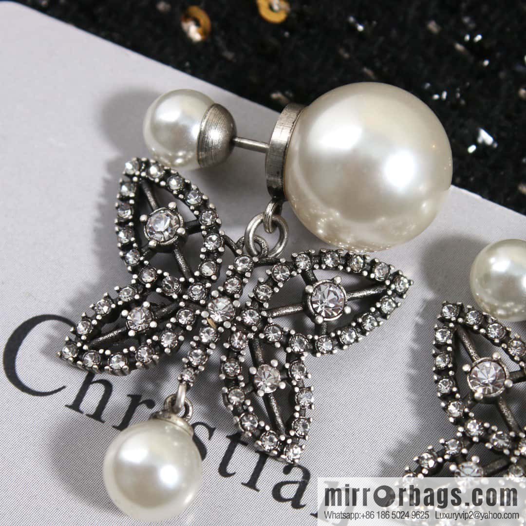 New ☑️ DIOR size pearl bow stud earrings