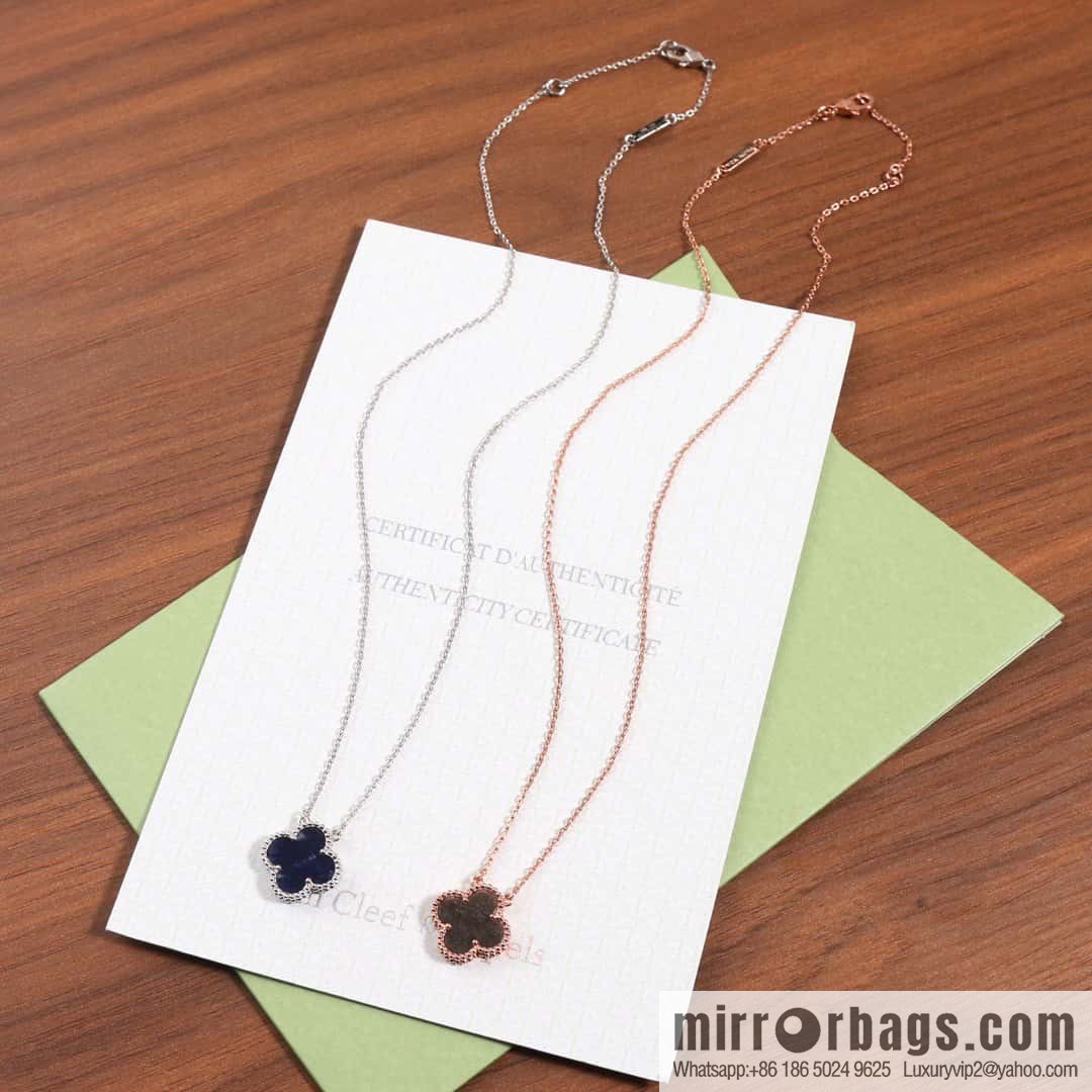 ☀️Van Cleef & Arpels Peterstone Obsidian Necklace ☀