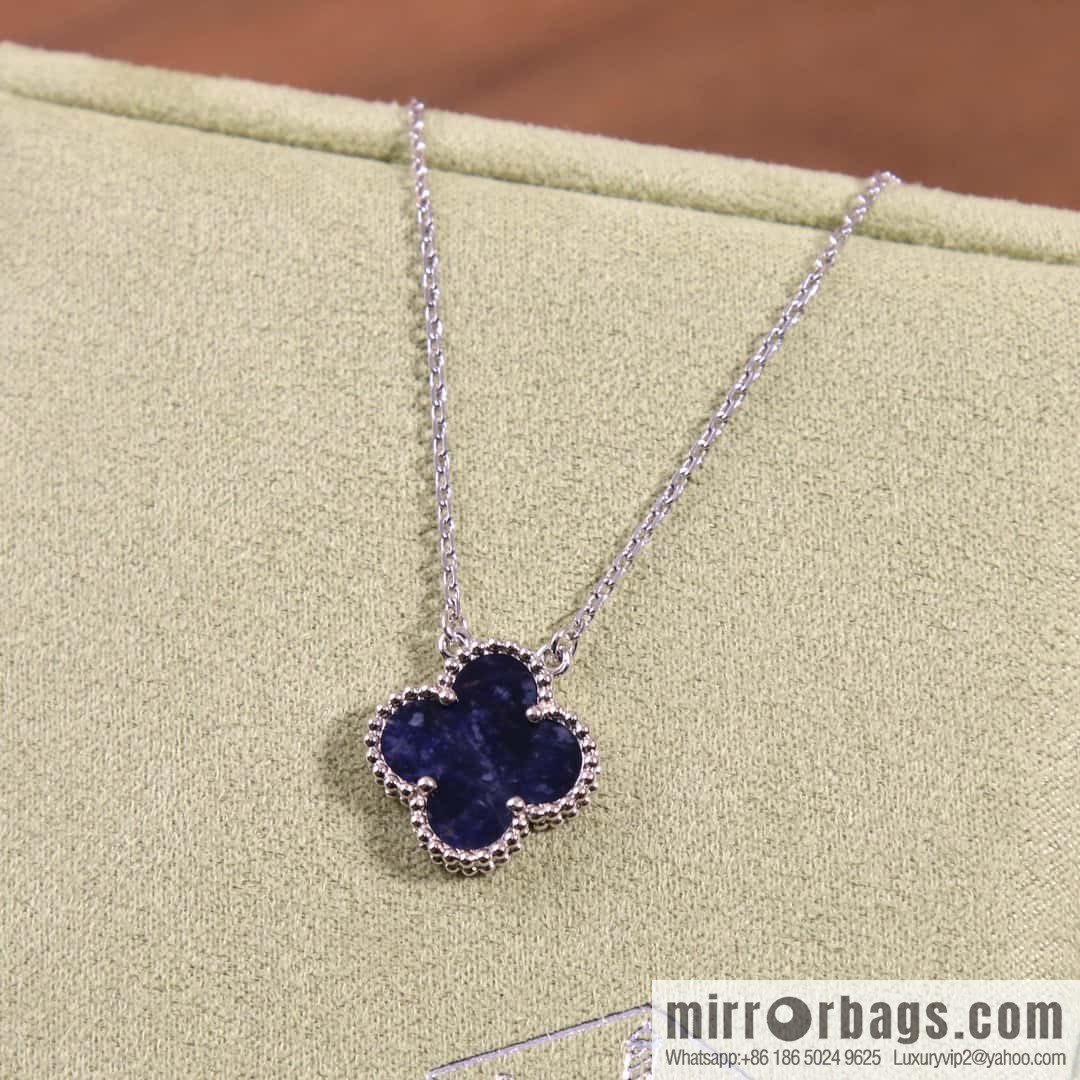 ☀️Van Cleef & Arpels Peterstone Obsidian Necklace ☀