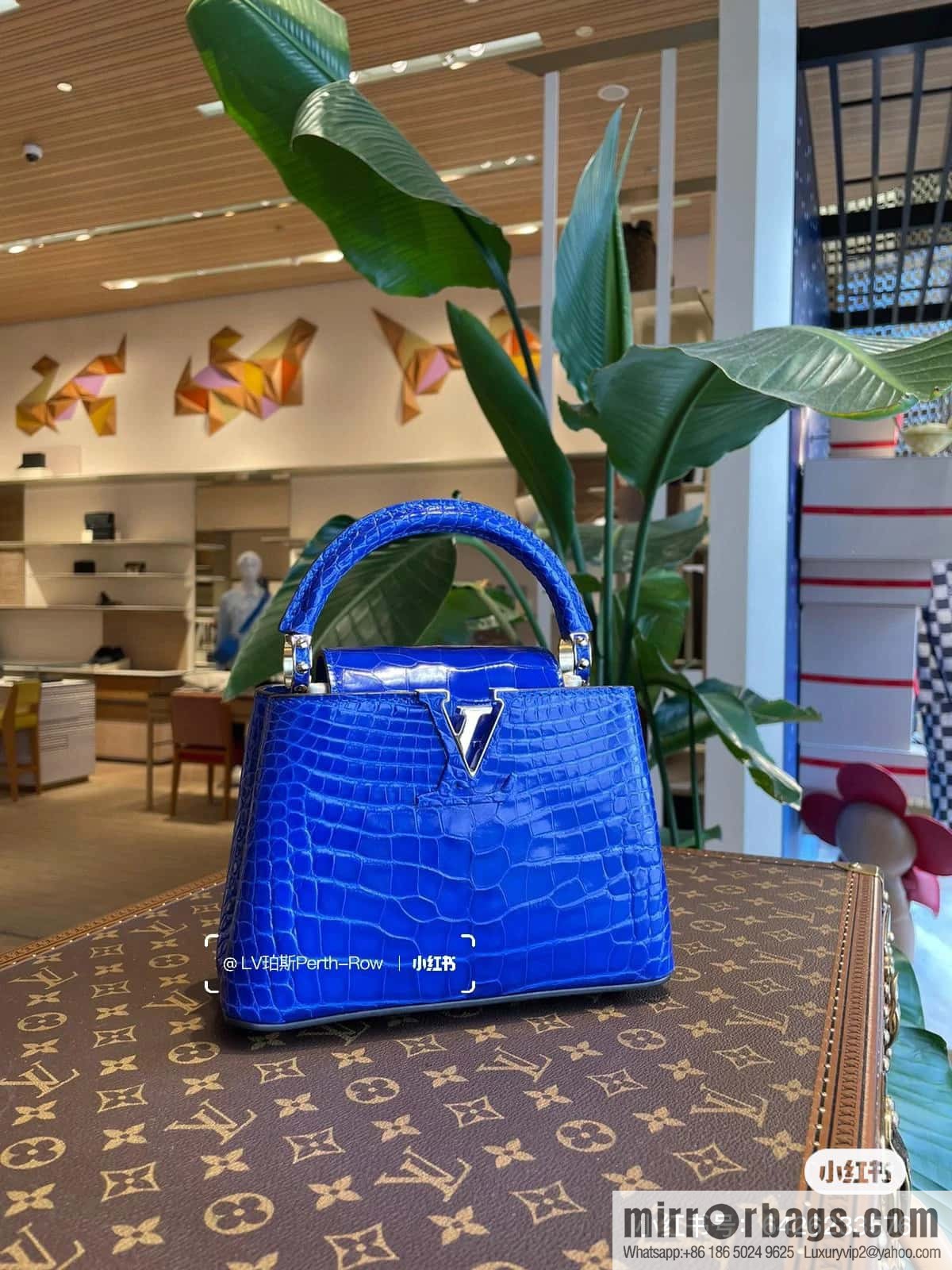 [Boutique‑grade] M48865 blue, crocodile pattern full leather cap that English series Capucines mini handbag