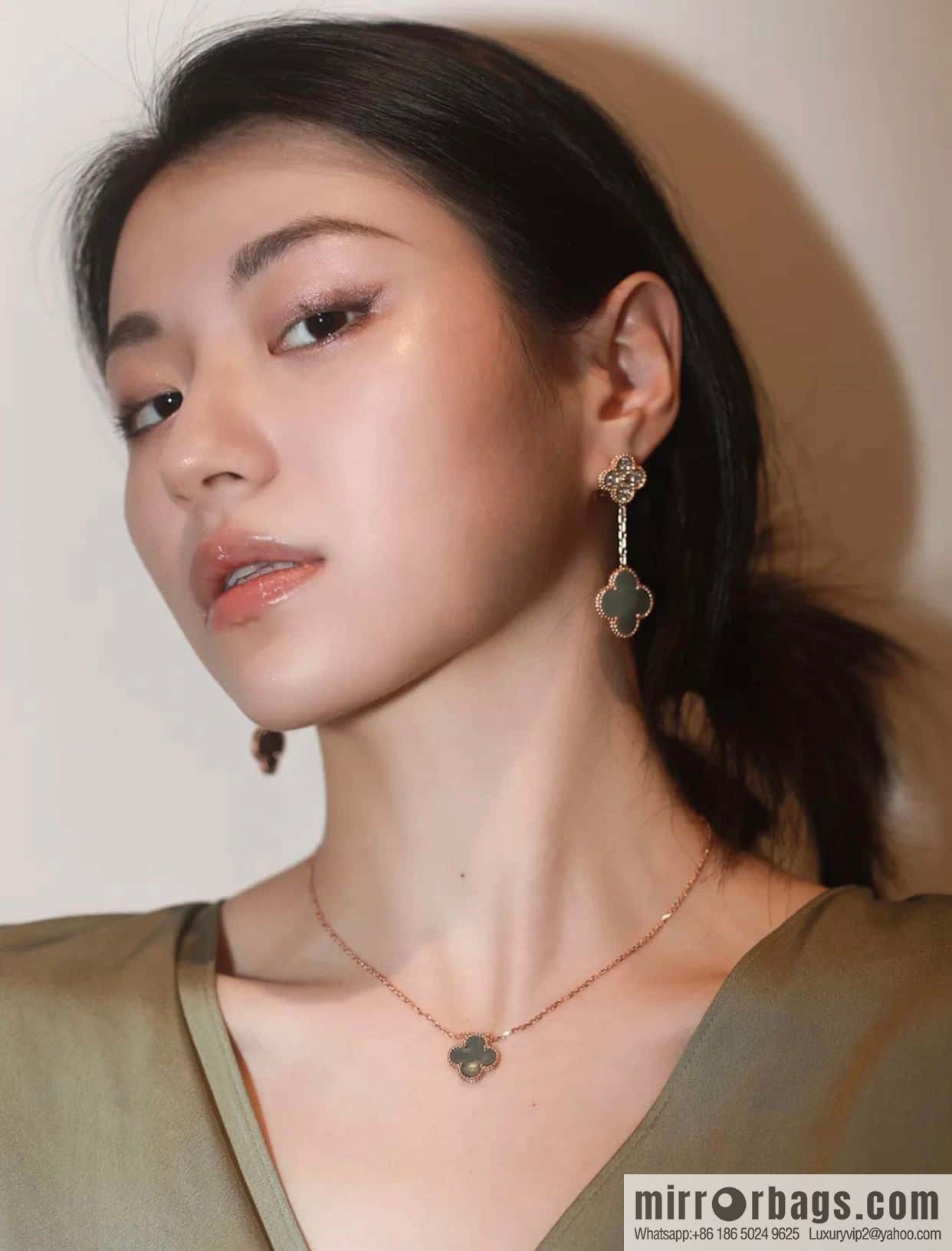 ☀️Van Cleef & Arpels Peterstone Obsidian Necklace ☀
