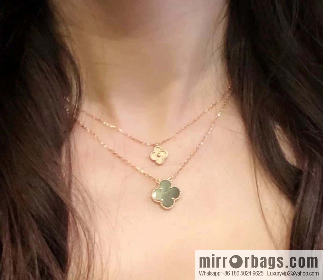 ☀️Van Cleef & Arpels Peterstone Obsidian Necklace ☀