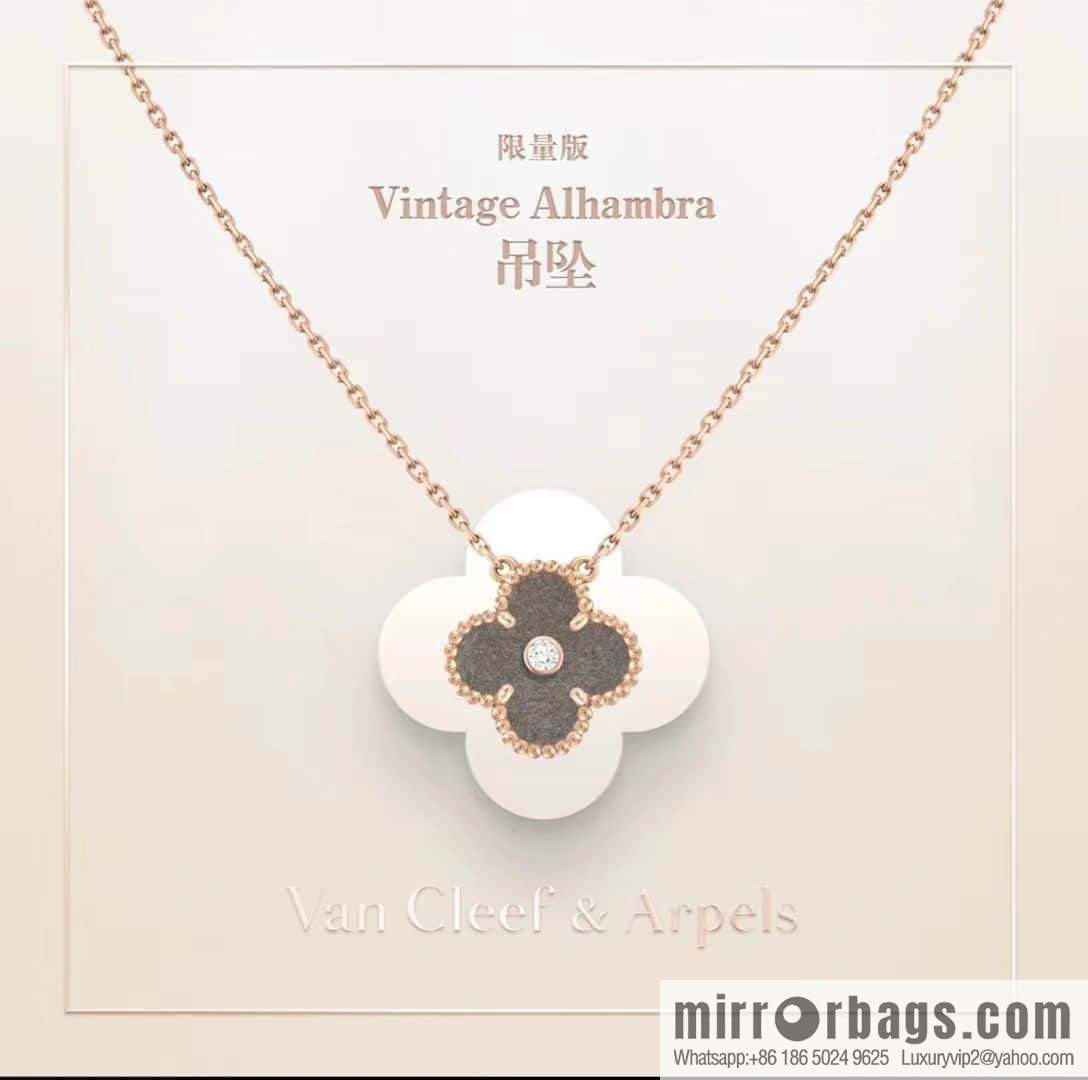 ☀️Van Cleef & Arpels Peter Stone Necklace ☀